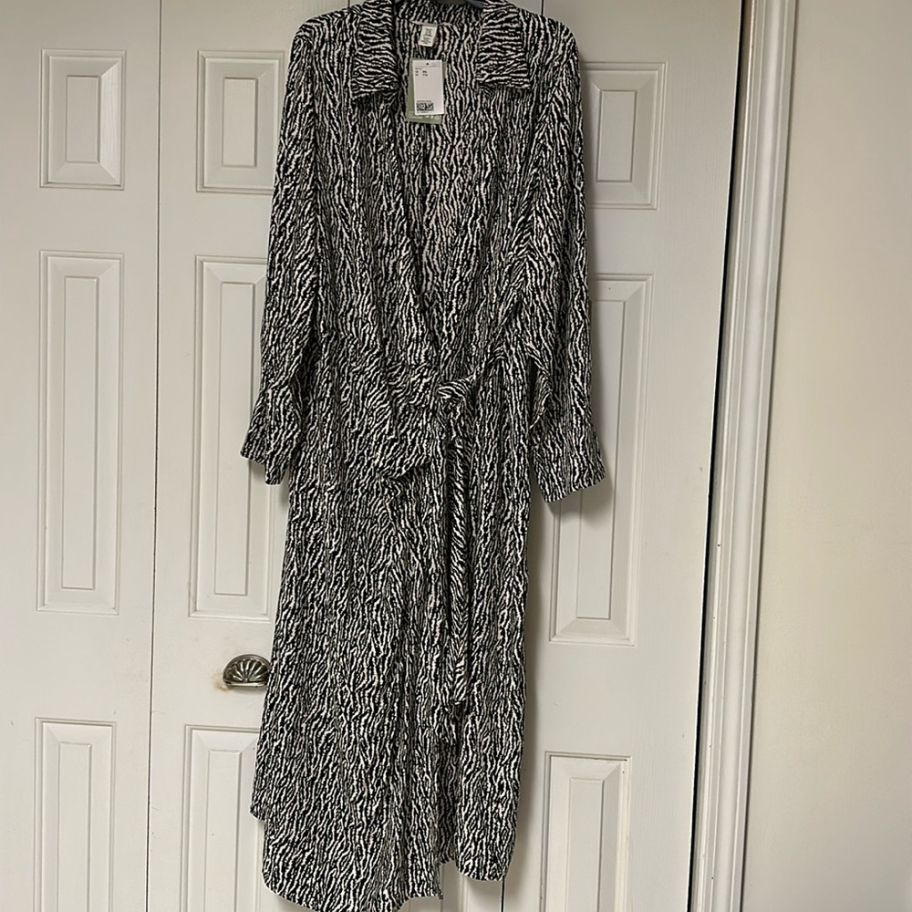 H&M Long Sleeve Black & White Midi Wrap Dress XXL